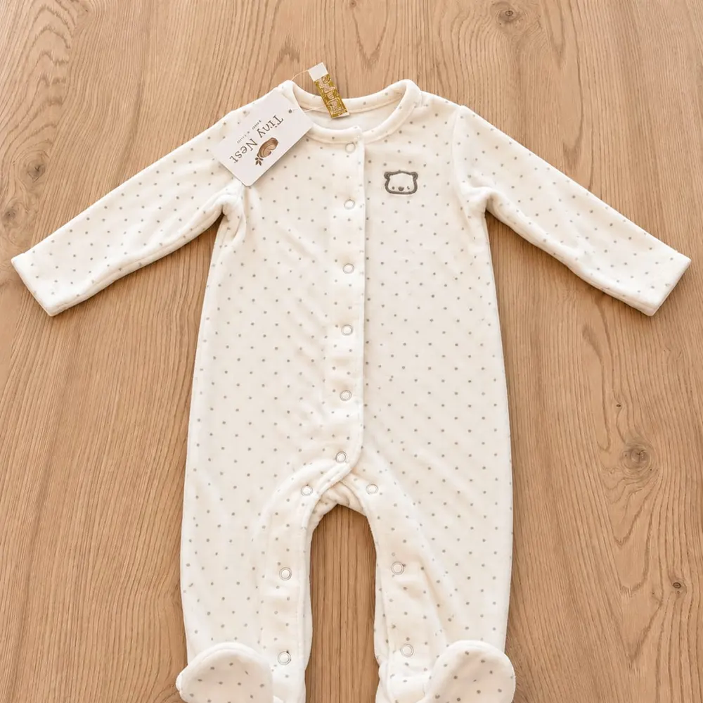 Enterito de plush blanco con lunares